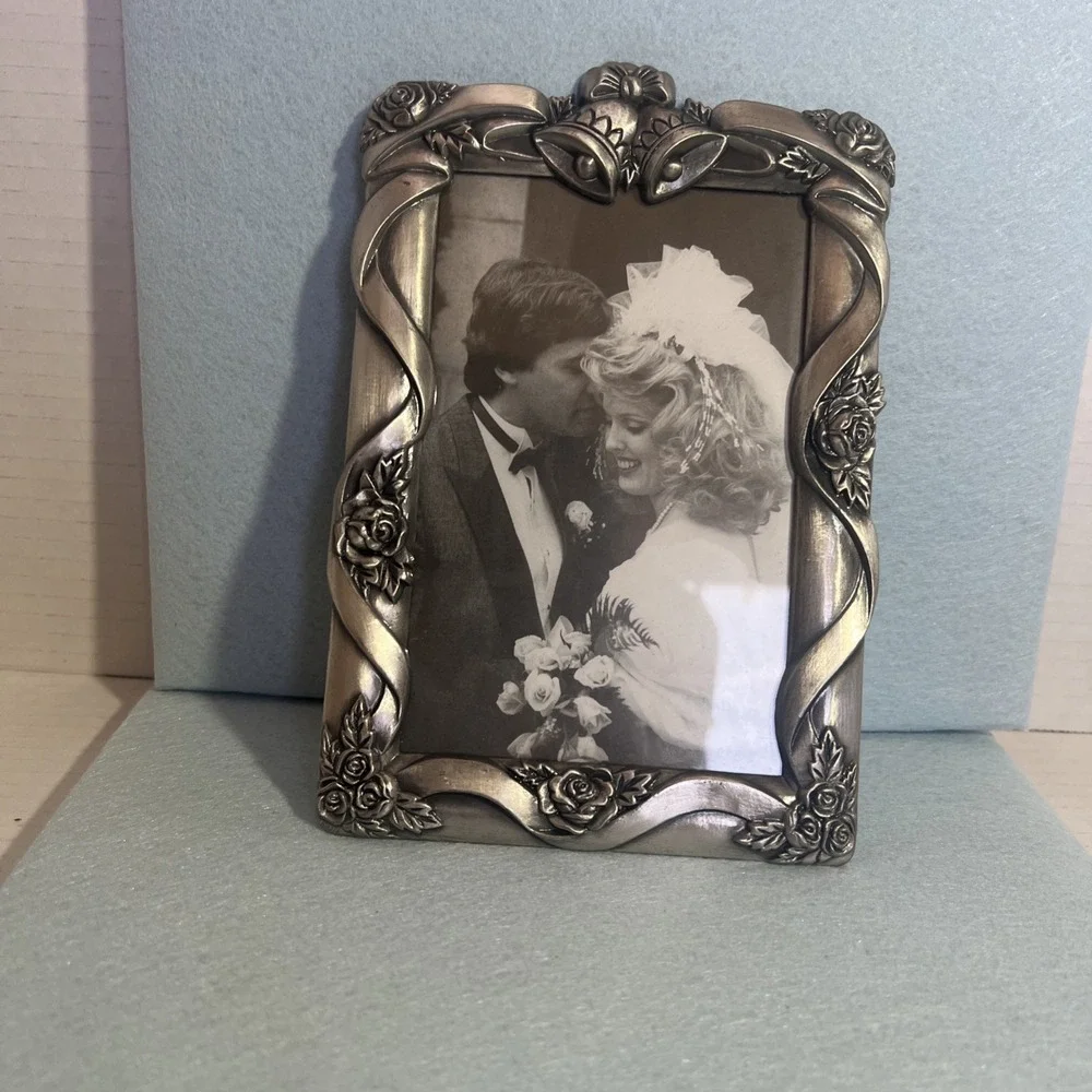 Vintage‎ Royal Limited Silver Tone 4x6 Rose Trellis Album Frame Open Box